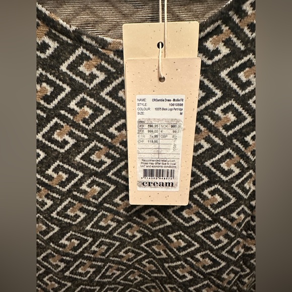 Gambis Dress-Mollie Fit - Picture 8 of 8